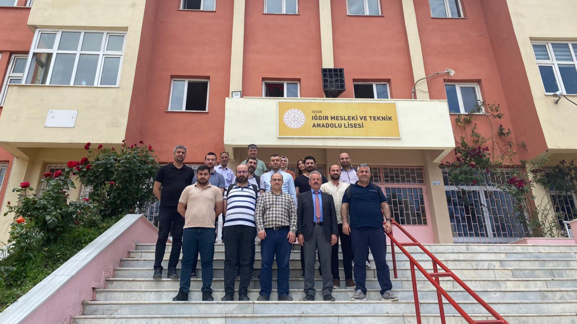 Iğdır Üniversitesi Şehit Bülent Yurtseven Kampüsünde görev yapan kıymetli akademisyenlerimiz okulumuzu ziyaret etti.